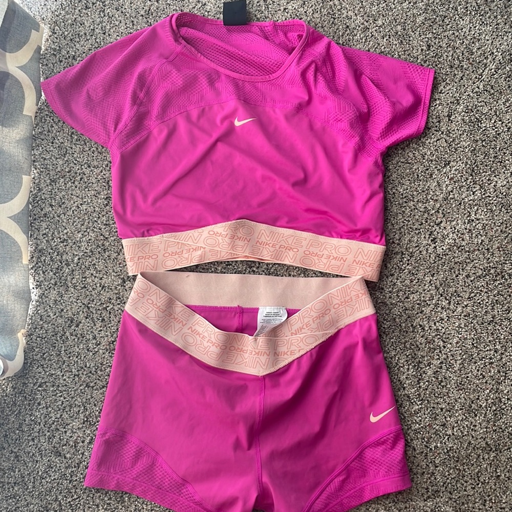 super cute nike workout set!